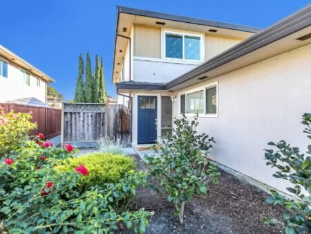 Căn hộ giá tốt tại Cambrian Park, 2PN yên tĩnh, có hồ bơi - gần khu người Việt