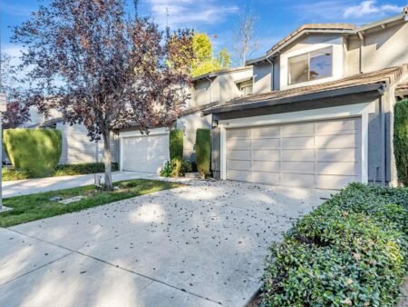 Nhà phố 3PN Cambrian center rộng rãi tiện nghi, hồ bơi | Cherryview Ln, San Jose