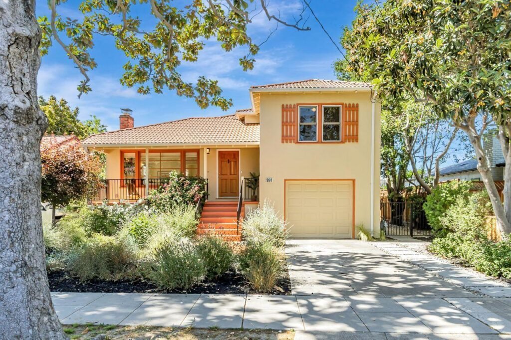 Nhà 3PN Bắc San Jose Cao Cấp, Gần BART, Sân Vườn Đẹp | Taylor Street, San Jose, CA 95112 Single-family home 3PN Bắc San Jose Cao Cấp, Gần BART, Sân Vườn Đẹp | 991 E Taylor Street, San Jose, CA 95112