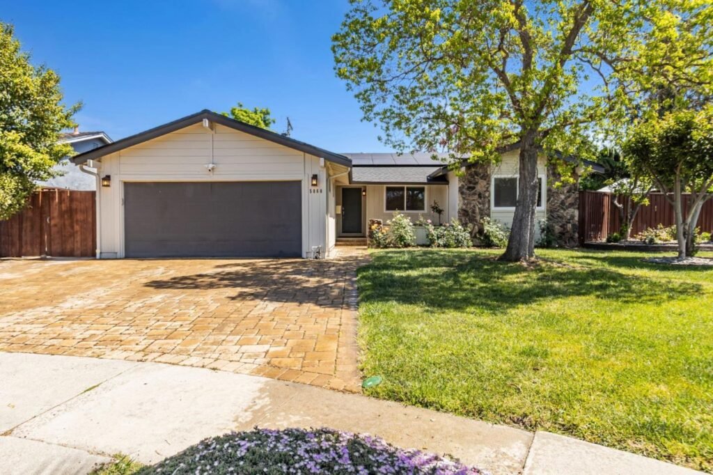 Nhà 4PN Blossom Valley sang trọng | Hồ bơi, vườn, rộng rãi | Lalor Drive, San Jose, CA 95123 Nhà 4PN Blossom Valley sang trọng Hồ bơi, vườn, rộng rãi Lalor Drive, San Jose, CA 95123
