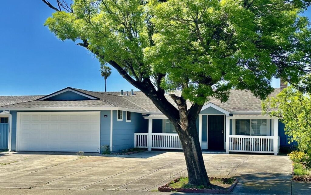 Nhà đẹp 4PN Berryessa gần BART, sân lớn, trường tốt, đắc địa | Nunes Drive, San Jose, CA 95131 Single-family 4PN home Berryessa , sân lớn, trường tốt, đắc địa | Nunes Drive, San Jose, CA 95131