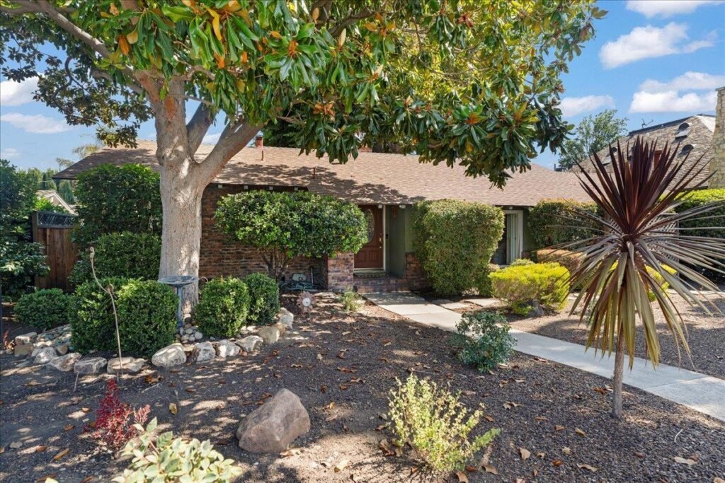 Nhà 3PN Willow Glen Đắc Địa, Vườn Đẹp, Gần Mua Sắm | Cabana Dr, CA 95125 Single-family home 3PN Willow Glen Đắc Địa, Vườn Đẹp, Gần Mua Sắm | Cabana Dr, CA 95125