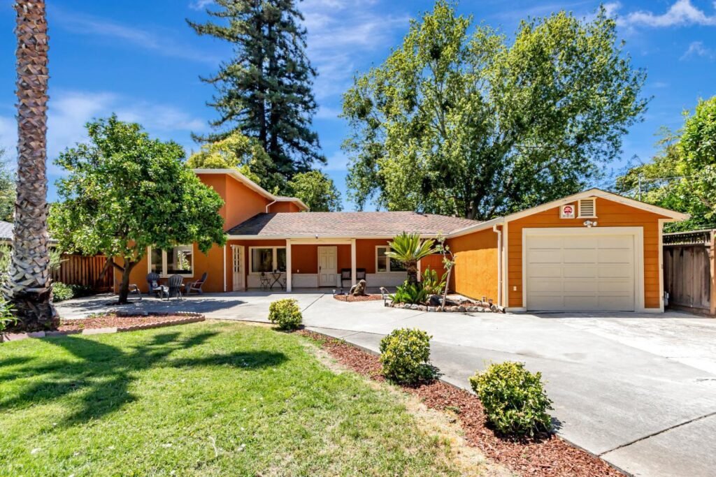 Nhà Xinh 3PN Willow Glen, Lô Lớn, Tiềm Năng ADU | 2447 Cottle Ave, CA 95125 Single Family Home Xinh 3PN Willow Glen, Lô Lớn, Tiềm Năng ADU | 2447 Cottle Ave, CA 95125