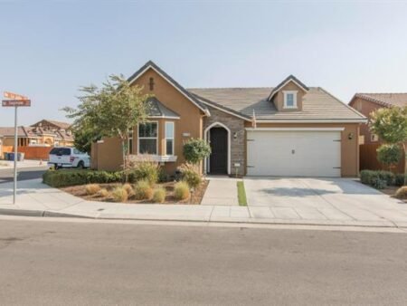 3776 Saginaw Ave Clovis CA 93619 2