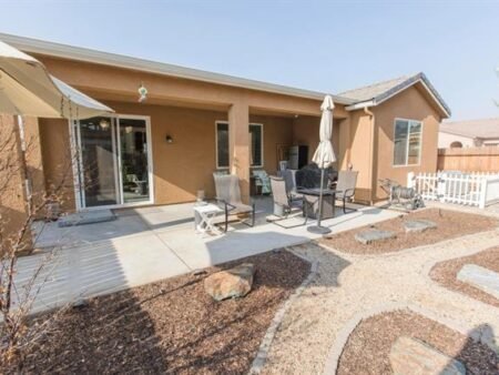 3776 Saginaw Ave Clovis CA 93619 45