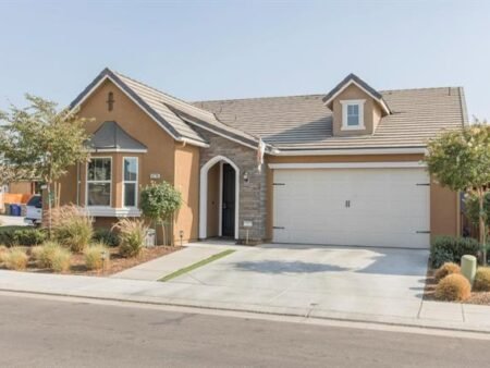 3776 Saginaw Ave Clovis CA 93619 46