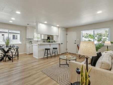 Căn Hộ 2PN Cambrian Đẹp, Hồ Bơi, Gần Trường Tốt | 1359 Shawn Dr #4, CA 95118