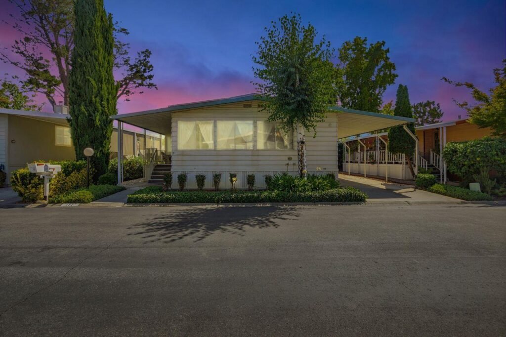 Nhà 2PN Gần Pruneyard, Đắc Địa, Sân Vườn & Hồ Bơi | Quail Hollow Dr, CA 95128 Mobile home đẹp Gần Pruneyard, Đắc Địa, Sân Vườn & Hồ Bơi | Quail Hollow Dr, CA 95128