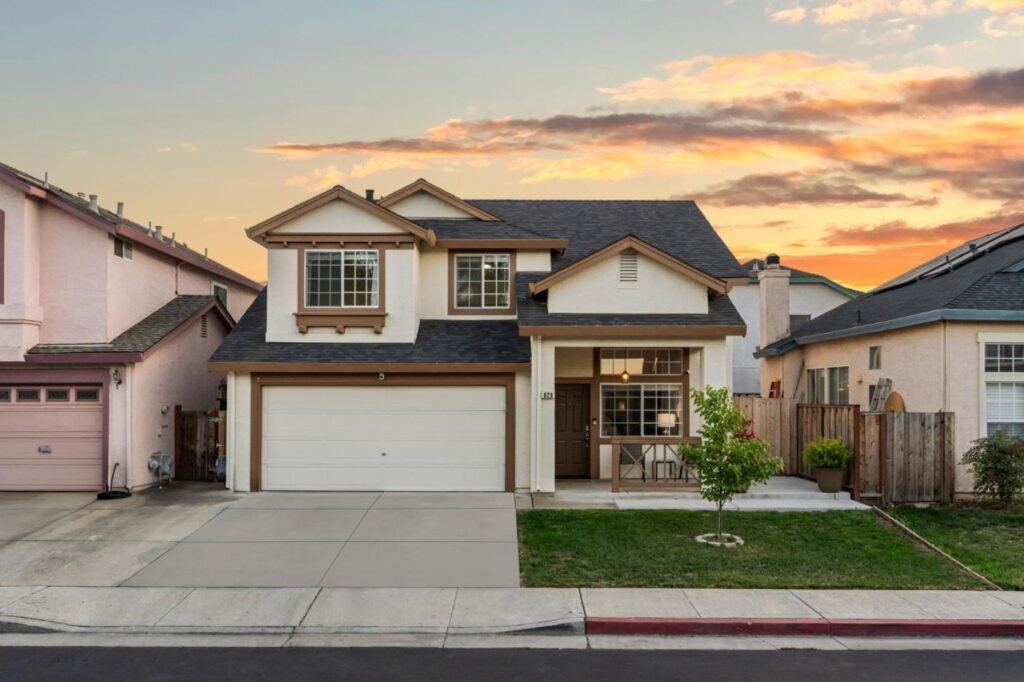 Nhà 4PN Cao Cấp Northwest Gilroy, Rộng Rãi Gần Tiện Ích | 820 Woodcreek Way, CA 95020 Single Family Home 4PN Cao Cấp Northwest Gilroy, Rộng Rãi Gần Tiện Ích | 820 Woodcreek Way, CA 95020