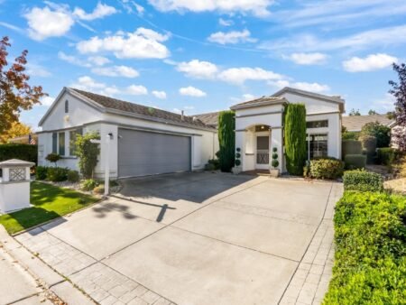 Nhà 2PN Cao Cấp Summerset One 55+, Hồ Bơi, Sân Vườn | 415 Ruby Terrace, Brentwood, CA 94513