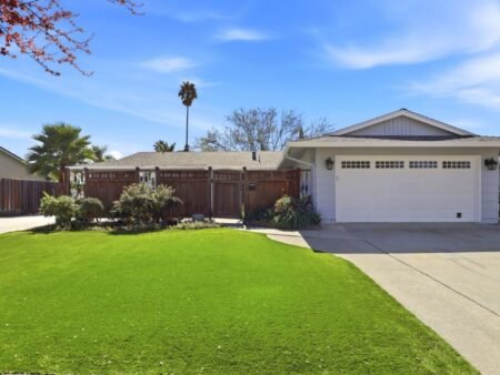 Nhà Đẹp 4PN Gilroy, Vườn Xinh, Gần Trung Tâm | 1392 Mantelli Drive, CA 95020