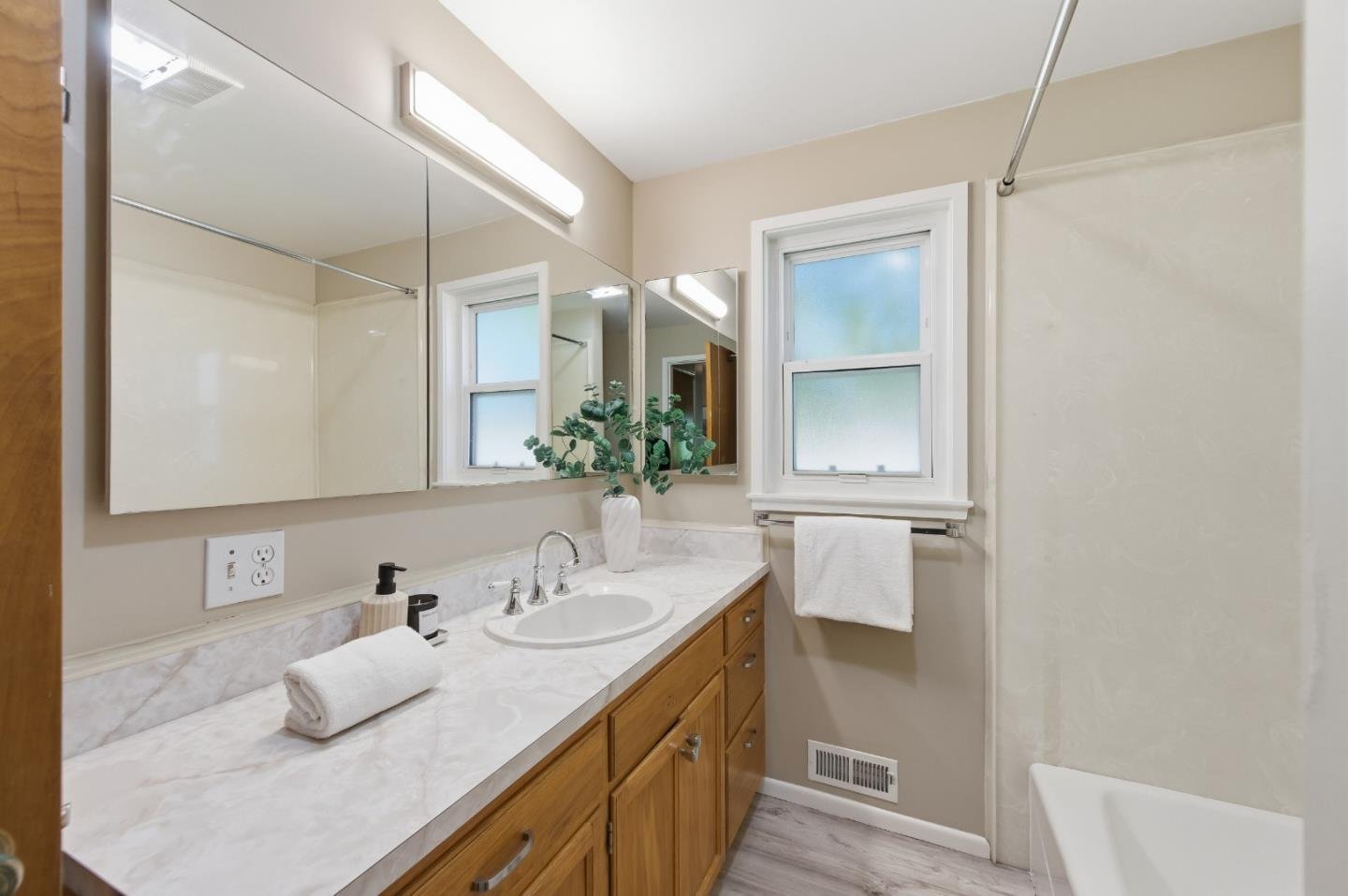221W_Floresta_WayPortola _Valley_CA9402_76 221W Floresta WayPortola Valley CA9402 76
