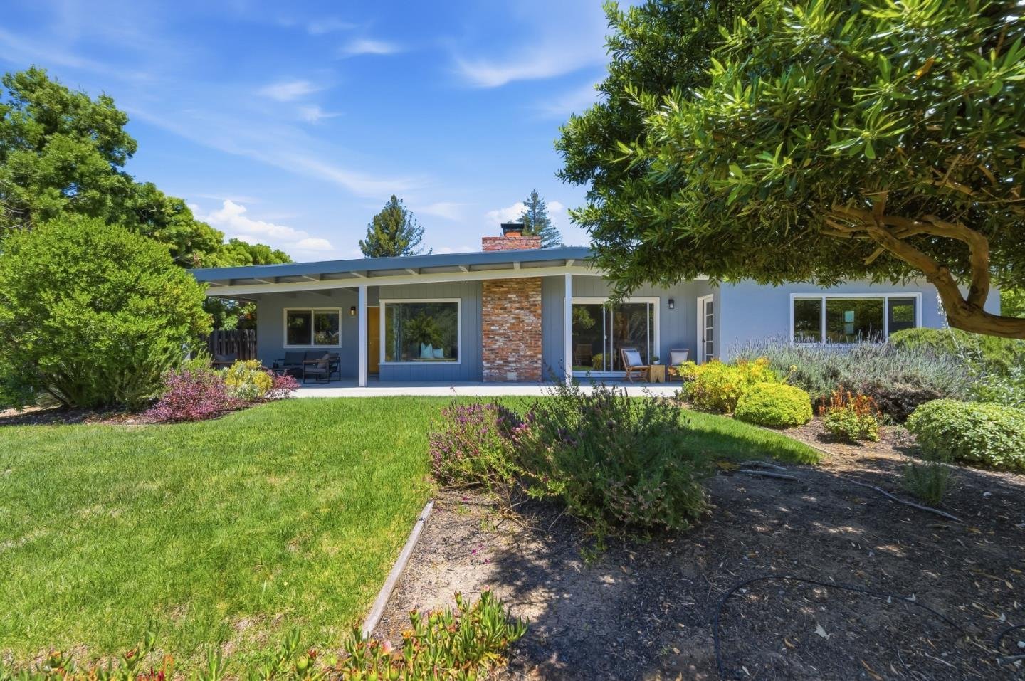 Nhà Ranch 3PN Ladera Cao Cấp, View đẹp, Trường Top | 221 W Floresta Way, Portola Valley, CA 94028