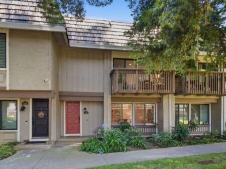 Nhà 3PN Blossom Valley Đắc Địa Gần Santa Teresa Foothills | 4740 Canyon River Ct, San Jose CA 95136