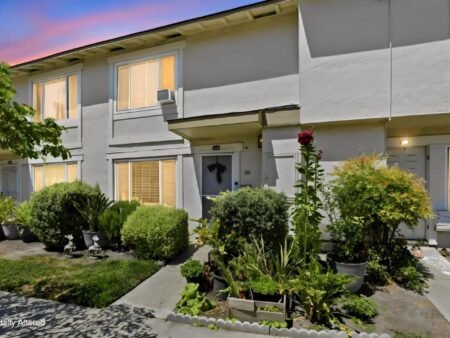 Townhouse 2PN Blossom Valley đắc địa, gần VTA, Oakridge | 5532 Don Octavio Ct, CA 95123