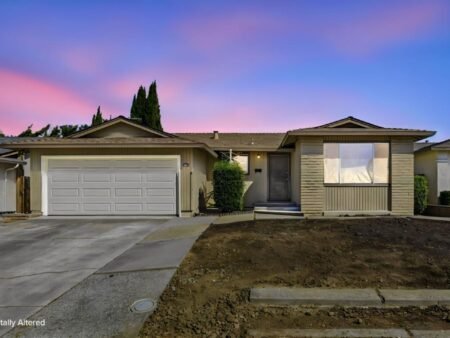 Nhà 4PN Berryessa đắc địa, hồ bơi, gần trường tốt | 1512 Queens Crossing Dr, CA 95132 1512 Queens Crossing Drive, San Jose, CA 95132 - ảnh số 3 trong album nguồn