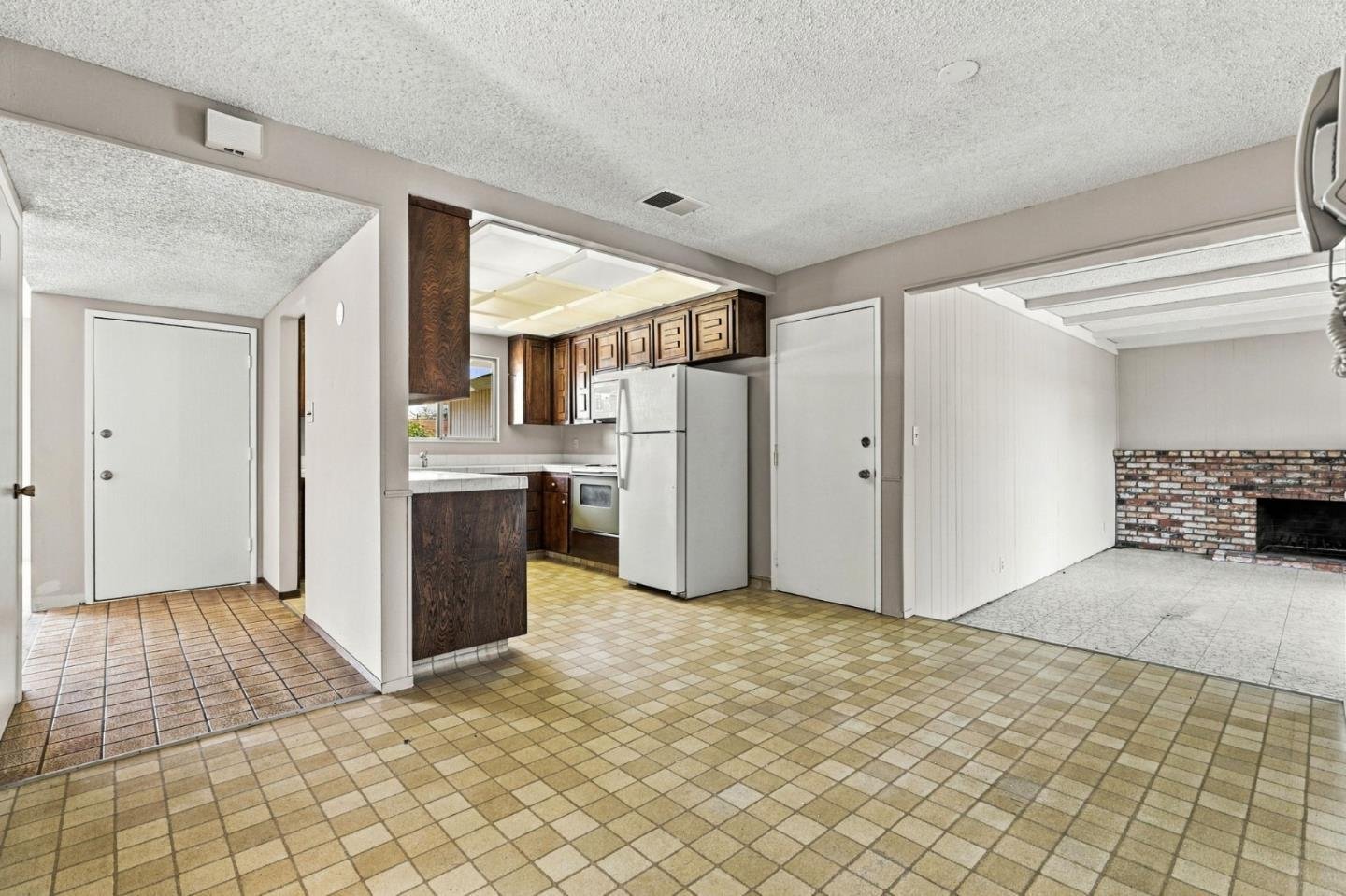 Nhà 4PN Berryessa đắc địa, hồ bơi, gần trường tốt | 1512 Queens Crossing Dr, CA 95132 1512 Queens Crossing Drive, San Jose, CA 95132 - ảnh số 16 trong album nguồn