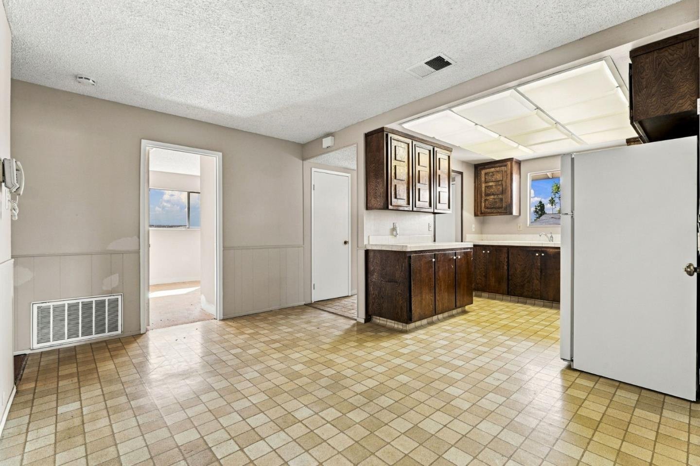 Nhà 4PN Berryessa đắc địa, hồ bơi, gần trường tốt | 1512 Queens Crossing Dr, CA 95132 1512 Queens Crossing Drive, San Jose, CA 95132 - ảnh số 18 trong album nguồn