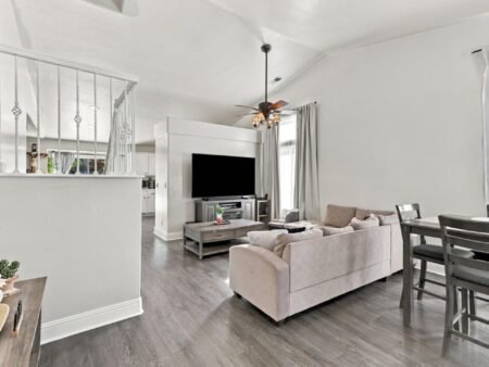 Nhà biệt lập 4PN Hollister, gần công viên, tiện mua sắm | 201 Le Chateau Drive, CA 95023 201 Le Chateau Drive, Hollister, CA 95023 - ảnh số 3 trong album nguồn