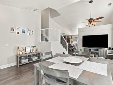Nhà biệt lập 4PN Hollister, gần công viên, tiện mua sắm | 201 Le Chateau Drive, CA 95023 201 Le Chateau Drive, Hollister, CA 95023 - ảnh số 7 trong album nguồn