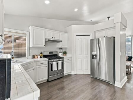 Nhà biệt lập 4PN Hollister, gần công viên, tiện mua sắm | 201 Le Chateau Drive, CA 95023 201 Le Chateau Drive, Hollister, CA 95023 - ảnh số 10 trong album nguồn