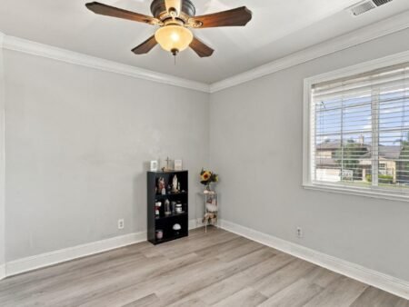 Nhà biệt lập 4PN Hollister, gần công viên, tiện mua sắm | 201 Le Chateau Drive, CA 95023 201 Le Chateau Drive, Hollister, CA 95023 - ảnh số 11 trong album nguồn