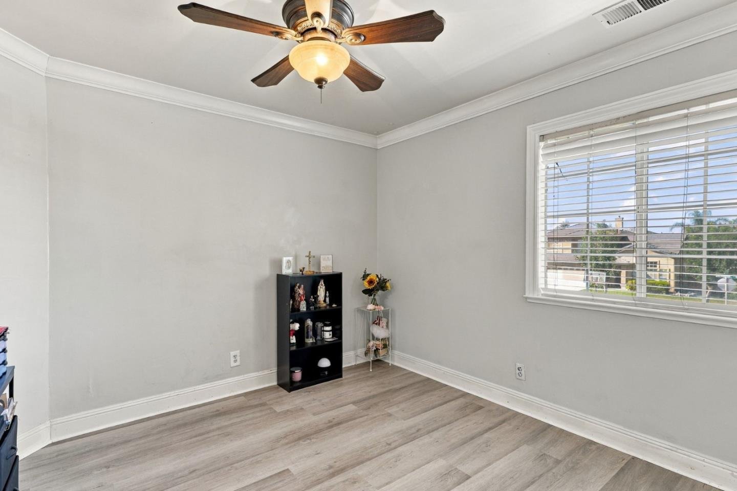 Nhà biệt lập 4PN Hollister, gần công viên, tiện mua sắm | 201 Le Chateau Drive, CA 95023 201 Le Chateau Drive, Hollister, CA 95023 - ảnh số 11 trong album nguồn