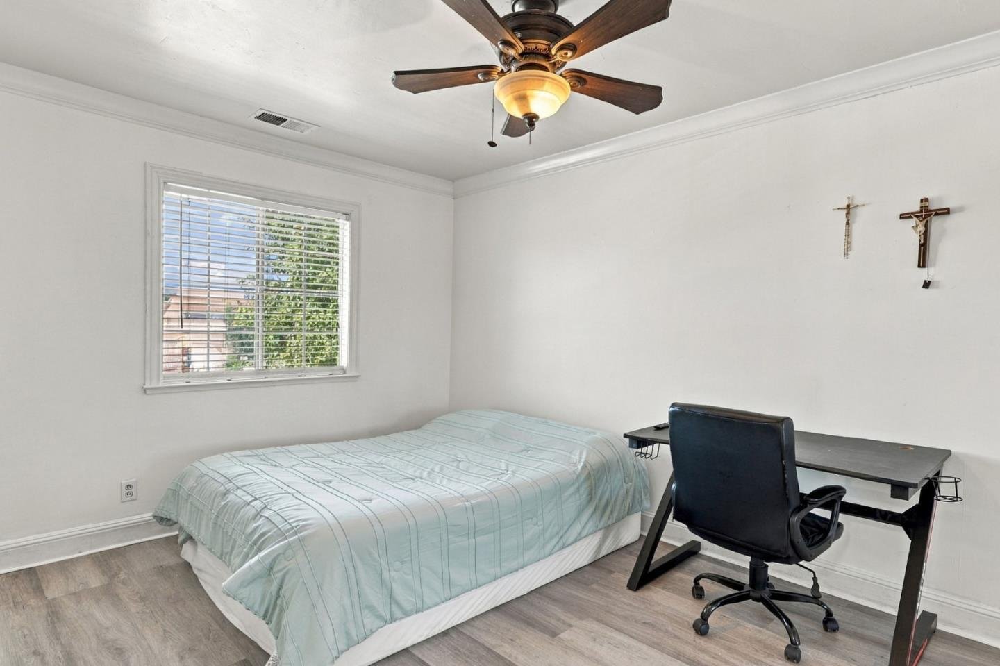Nhà biệt lập 4PN Hollister, gần công viên, tiện mua sắm | 201 Le Chateau Drive, CA 95023 201 Le Chateau Drive, Hollister, CA 95023 - ảnh số 12 trong album nguồn