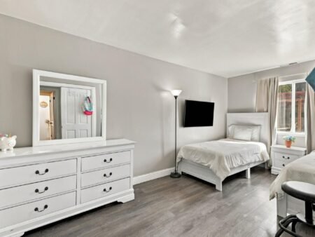 Nhà biệt lập 4PN Hollister, gần công viên, tiện mua sắm | 201 Le Chateau Drive, CA 95023 201 Le Chateau Drive, Hollister, CA 95023 - ảnh số 15 trong album nguồn