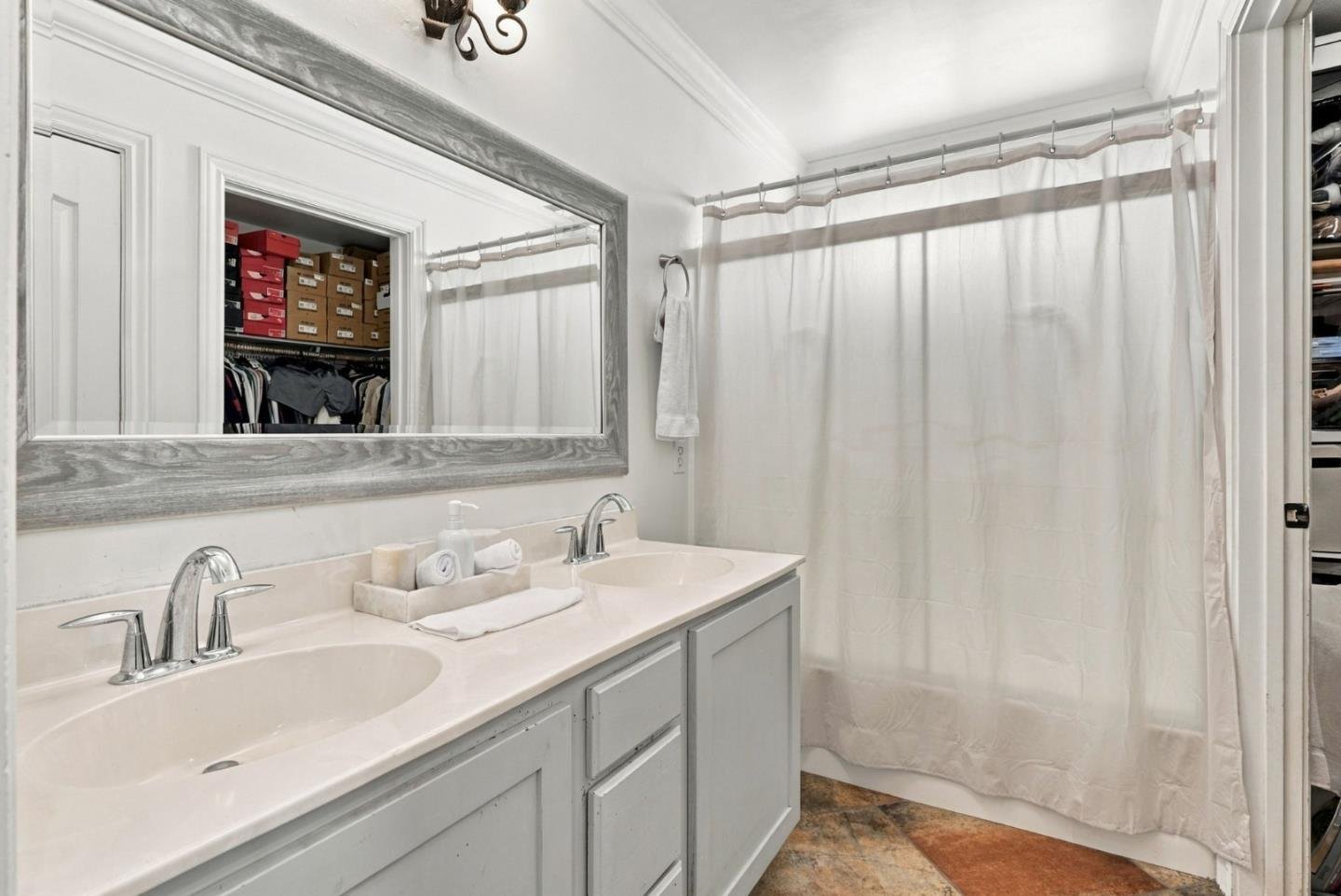 Nhà biệt lập 4PN Hollister, gần công viên, tiện mua sắm | 201 Le Chateau Drive, CA 95023 201 Le Chateau Drive, Hollister, CA 95023 - ảnh số 16 trong album nguồn