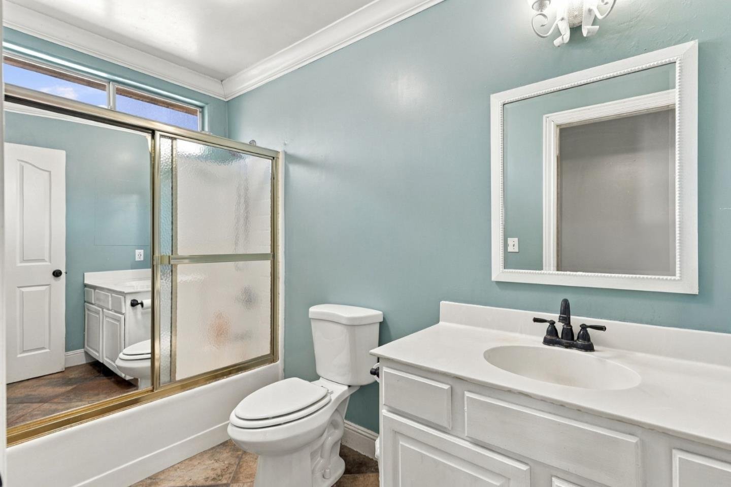 Nhà biệt lập 4PN Hollister, gần công viên, tiện mua sắm | 201 Le Chateau Drive, CA 95023 201 Le Chateau Drive, Hollister, CA 95023 - ảnh số 17 trong album nguồn