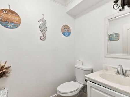 Nhà biệt lập 4PN Hollister, gần công viên, tiện mua sắm | 201 Le Chateau Drive, CA 95023 201 Le Chateau Drive, Hollister, CA 95023 - ảnh số 18 trong album nguồn
