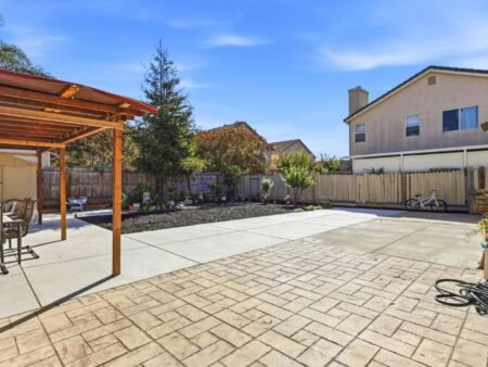Nhà biệt lập 4PN Hollister, gần công viên, tiện mua sắm | 201 Le Chateau Drive, CA 95023 201 Le Chateau Drive, Hollister, CA 95023 - ảnh số 19 trong album nguồn