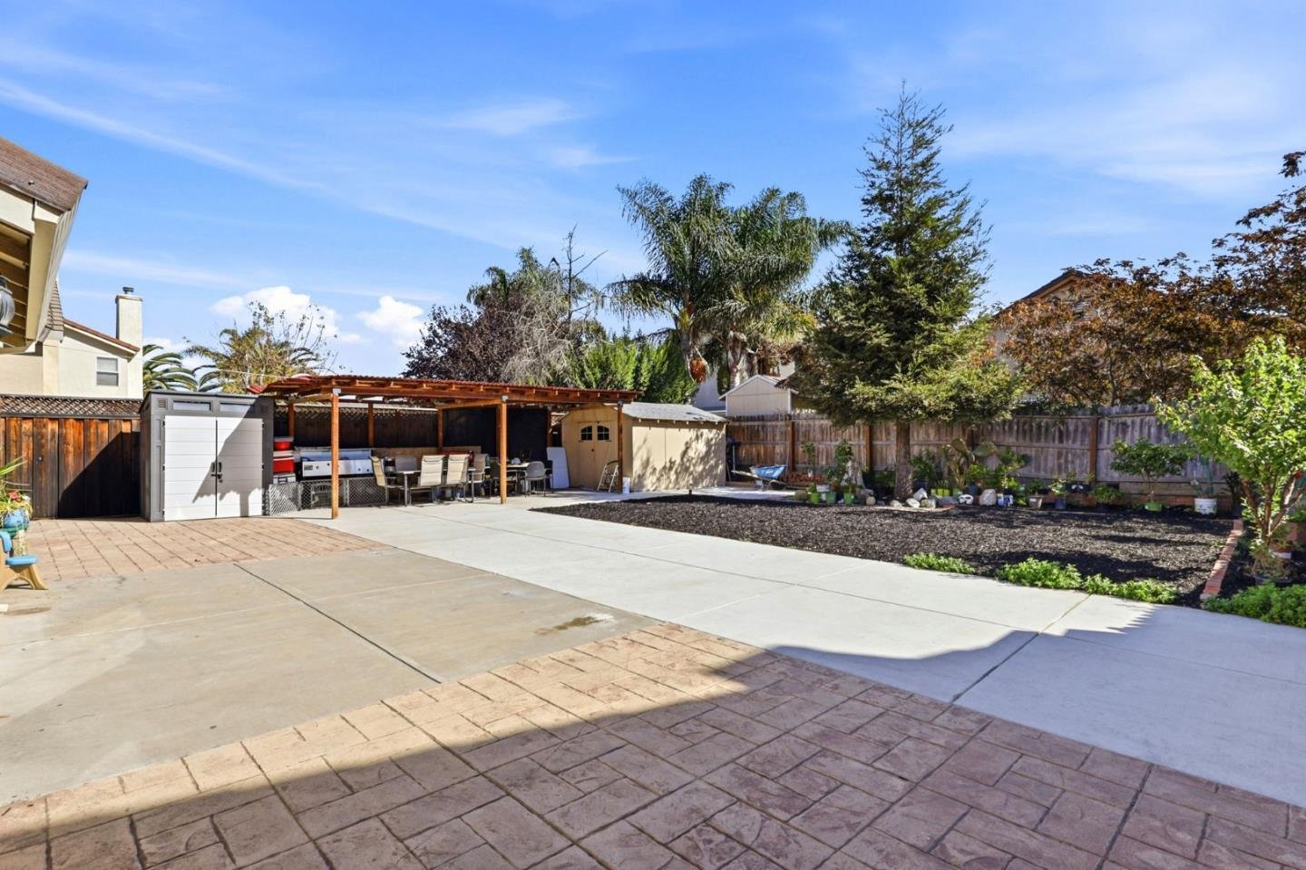 Nhà biệt lập 4PN Hollister, gần công viên, tiện mua sắm | 201 Le Chateau Drive, CA 95023 201 Le Chateau Drive, Hollister, CA 95023 - ảnh số 20 trong album nguồn
