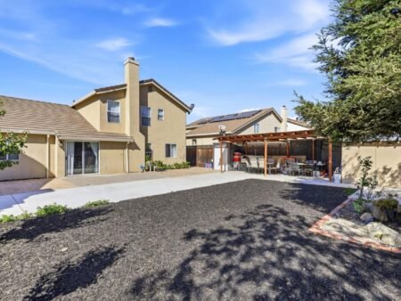 Nhà biệt lập 4PN Hollister, gần công viên, tiện mua sắm | 201 Le Chateau Drive, CA 95023 201 Le Chateau Drive, Hollister, CA 95023 - ảnh số 21 trong album nguồn