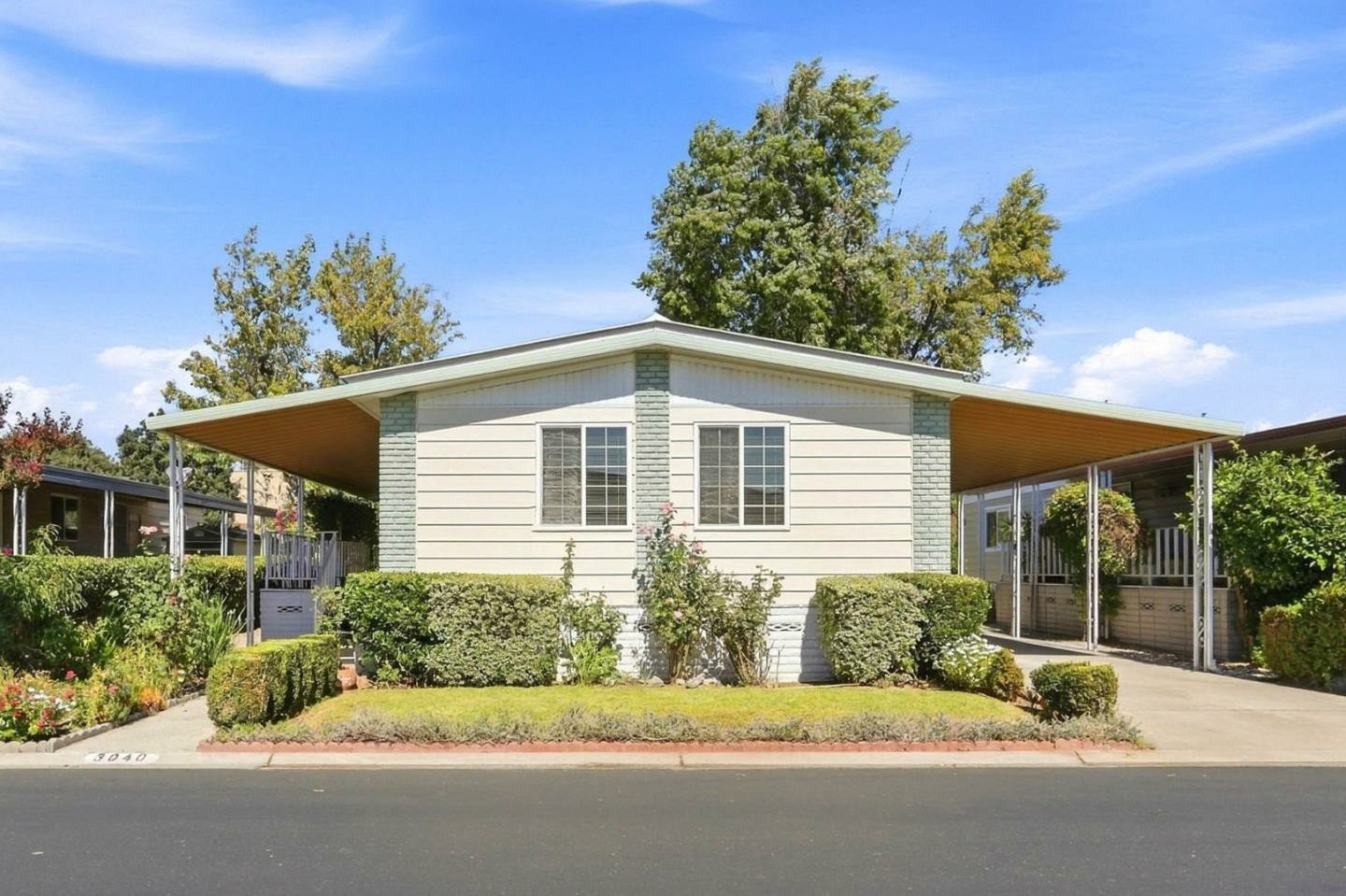 Nhà rộng 2PN Woodbridge 55+, gần Eastridge, đắc địa | 3040 Oakbridge Dr, CA 95121 Nhà rộng 2PN Woodbridge 55+, gần Eastridge, đắc địa | 3040 Oakbridge Dr, CA 95121
