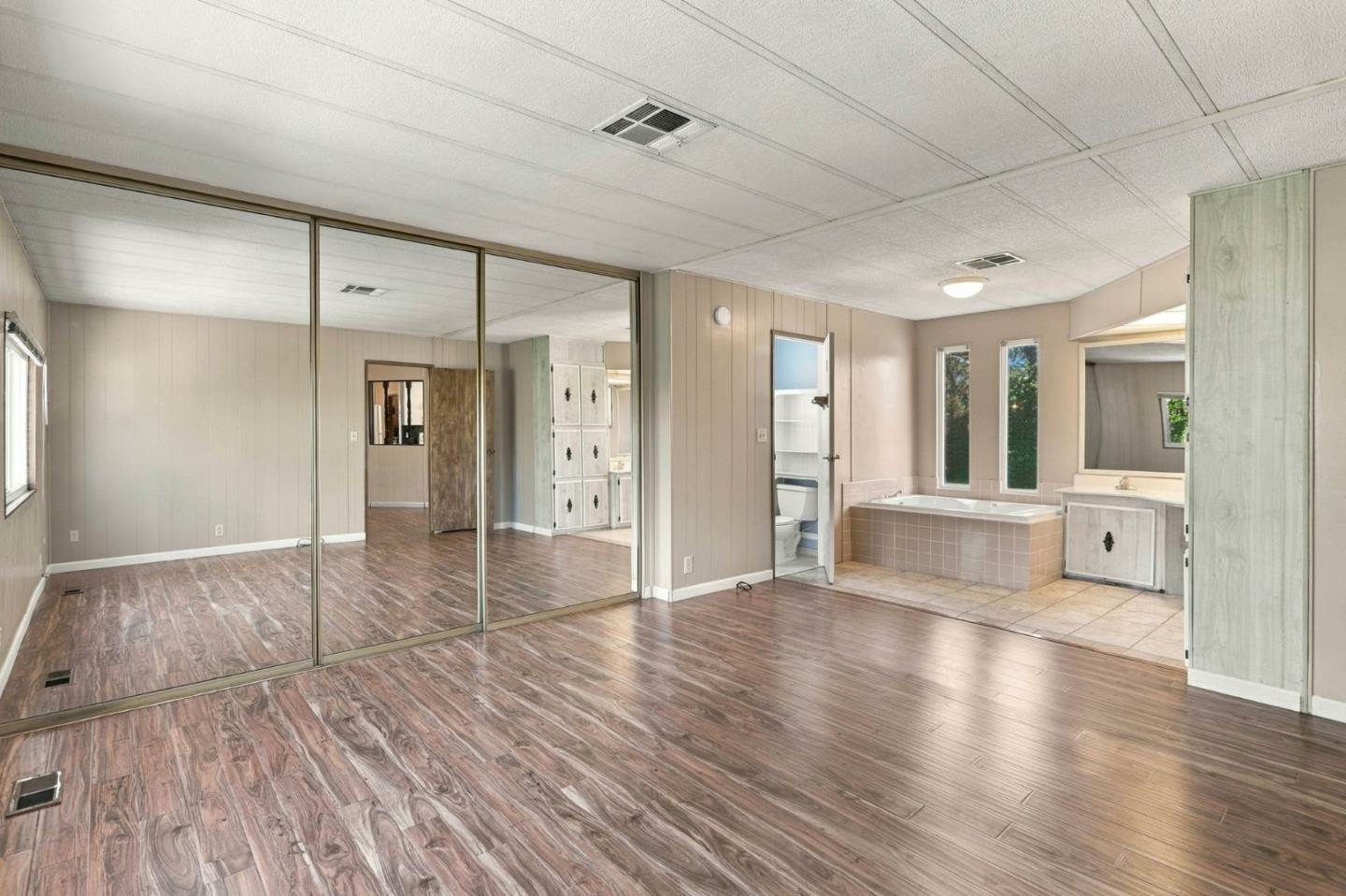 Nhà rộng 2PN Woodbridge 55+, gần Eastridge, đắc địa | 3040 Oakbridge Dr, CA 95121 Nhà rộng 2PN Woodbridge 55+, gần Eastridge, đắc địa | 3040 Oakbridge Dr, CA 95121