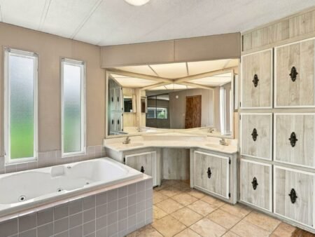 Nhà rộng 2PN Woodbridge 55+, gần Eastridge, đắc địa | 3040 Oakbridge Dr, CA 95121 3040 Oakbridge Dr 3040 San Jose CA 95121 16