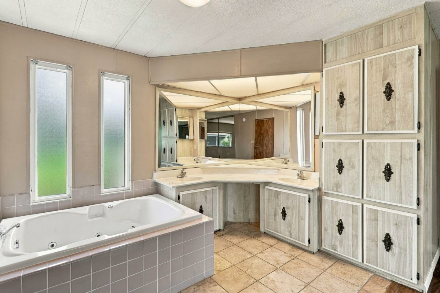 Nhà rộng 2PN Woodbridge 55+, gần Eastridge, đắc địa | 3040 Oakbridge Dr, CA 95121 Nhà rộng 2PN Woodbridge 55+, gần Eastridge, đắc địa | 3040 Oakbridge Dr, CA 95121