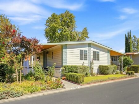Nhà rộng 2PN Woodbridge 55+, gần Eastridge, đắc địa | 3040 Oakbridge Dr, CA 95121 3040 Oakbridge Dr 3040 San Jose CA 95121 2
