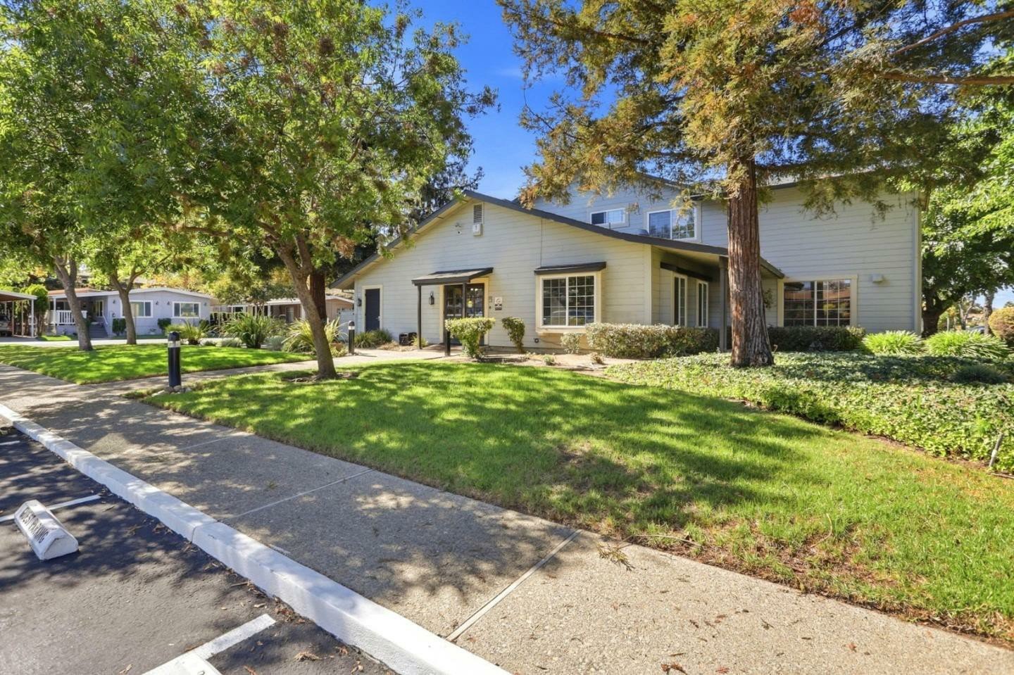 Nhà rộng 2PN Woodbridge 55+, gần Eastridge, đắc địa | 3040 Oakbridge Dr, CA 95121 Nhà rộng 2PN Woodbridge 55+, gần Eastridge, đắc địa | 3040 Oakbridge Dr, CA 95121
