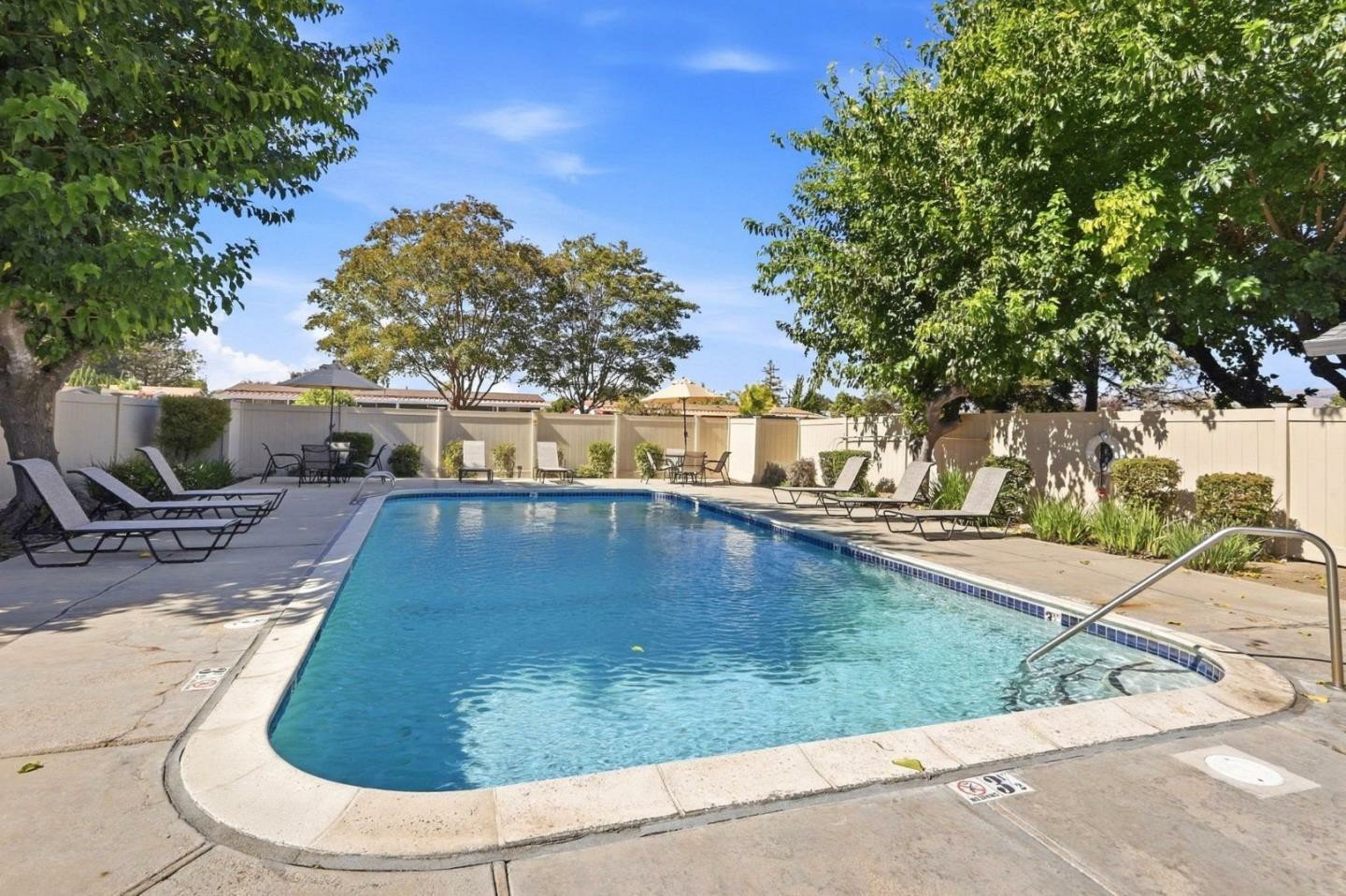 Nhà rộng 2PN Woodbridge 55+, gần Eastridge, đắc địa | 3040 Oakbridge Dr, CA 95121 Nhà rộng 2PN Woodbridge 55+, gần Eastridge, đắc địa | 3040 Oakbridge Dr, CA 95121