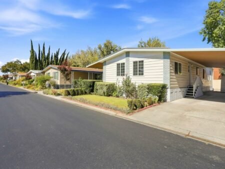 Nhà rộng 2PN Woodbridge 55+, gần Eastridge, đắc địa | 3040 Oakbridge Dr, CA 95121 3040 Oakbridge Dr 3040 San Jose CA 95121 3