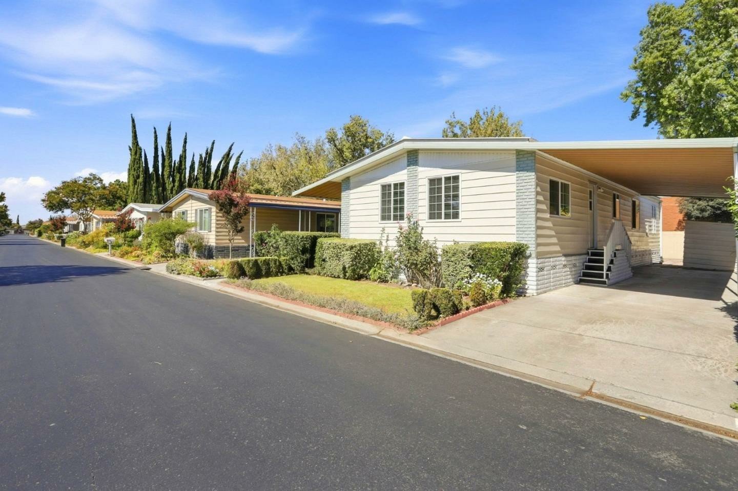 Nhà rộng 2PN Woodbridge 55+, gần Eastridge, đắc địa | 3040 Oakbridge Dr, CA 95121 Nhà rộng 2PN Woodbridge 55+, gần Eastridge, đắc địa | 3040 Oakbridge Dr, CA 95121