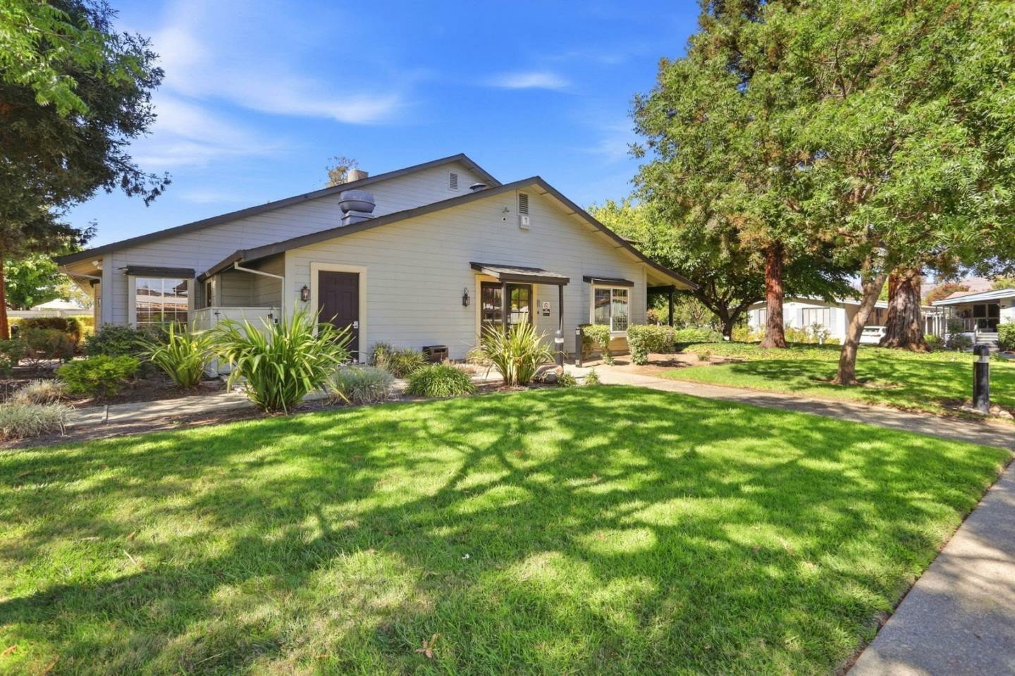 Nhà rộng 2PN Woodbridge 55+, gần Eastridge, đắc địa | 3040 Oakbridge Dr, CA 95121 Nhà rộng 2PN Woodbridge 55+, gần Eastridge, đắc địa | 3040 Oakbridge Dr, CA 95121