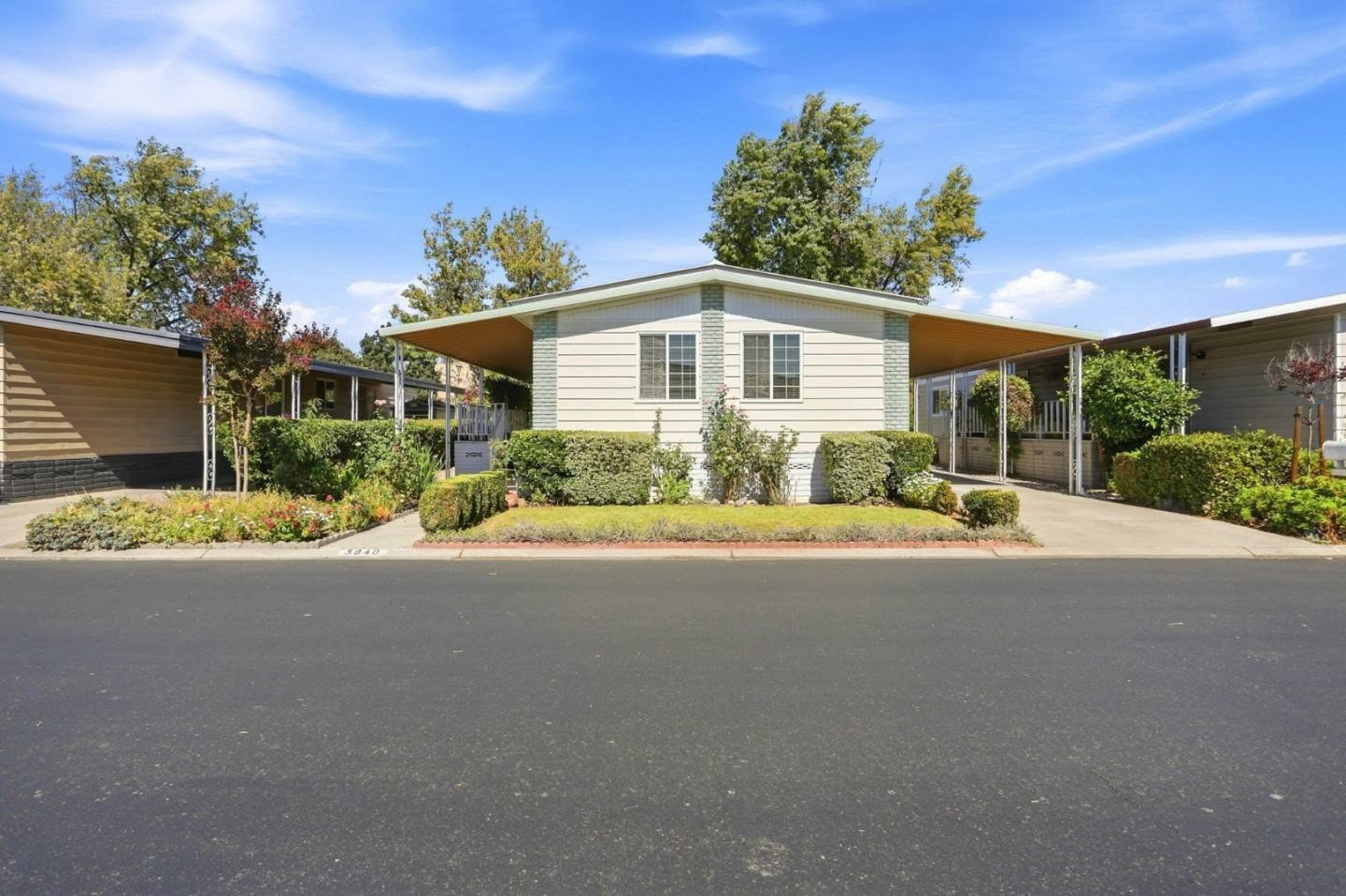 Nhà rộng 2PN Woodbridge 55+, gần Eastridge, đắc địa | 3040 Oakbridge Dr, CA 95121 Nhà rộng 2PN Woodbridge 55+, gần Eastridge, đắc địa | 3040 Oakbridge Dr, CA 95121