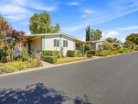 Nhà rộng 2PN Woodbridge 55+, gần Eastridge, đắc địa | 3040 Oakbridge Dr, CA 95121 3040 Oakbridge Dr 3040 San Jose CA 95121 5