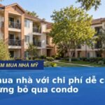 Khu condo thấp tầng tại Mỹ với ban công và sân chung, minh họa lựa chọn mua condo giá phải chăng.